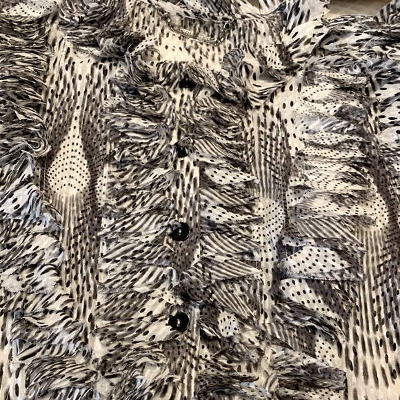 St. John Couture Sleeveless Ruffled Feather Blouse Size 2 or Extra Small - Picture 4 of 11